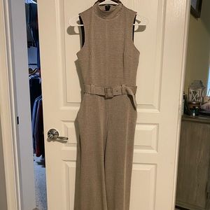 Jumpsuit brown.